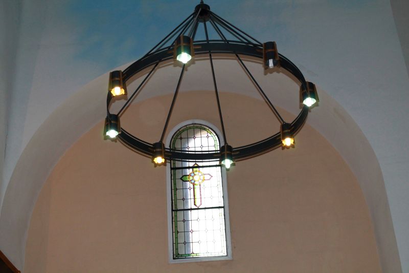 Chandelier Hanging in Kansas City, KS